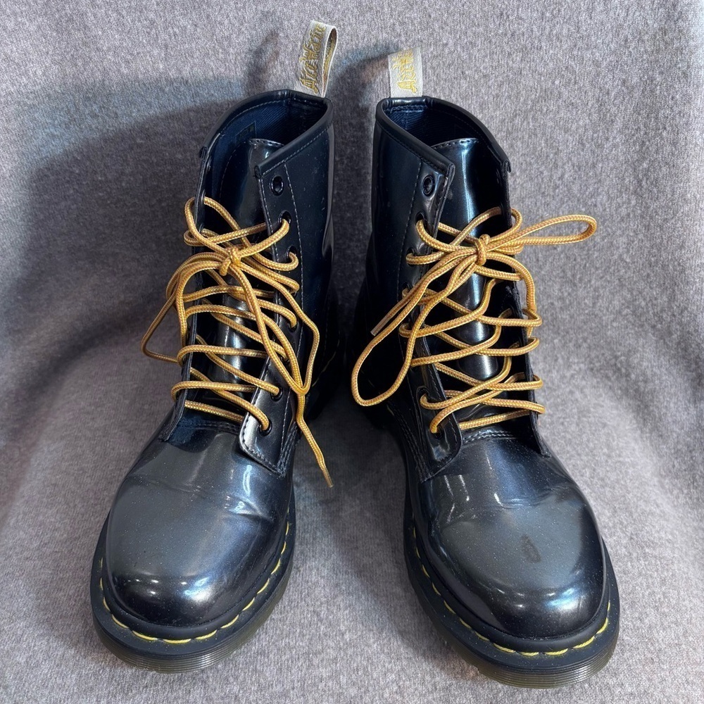 DR MARTENS SZ 9 1460 Vegan Chrome Patent Leather Boots with Yellow Laces